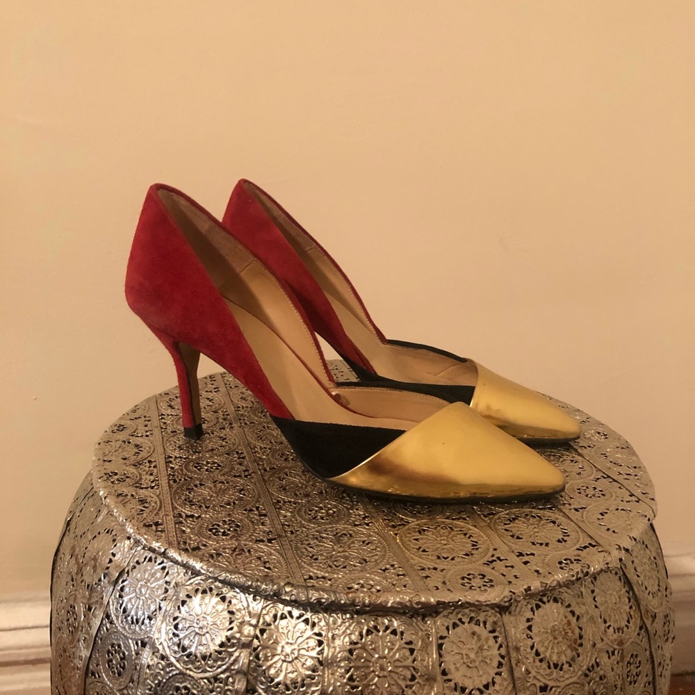 Vintage Red, Black and Gold pump